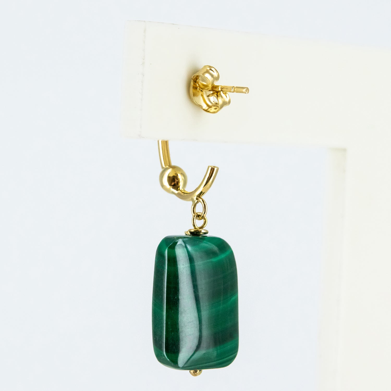 Conjunto de gargantilla y pendientes de oro amarillo de 18 kt. con malaquita