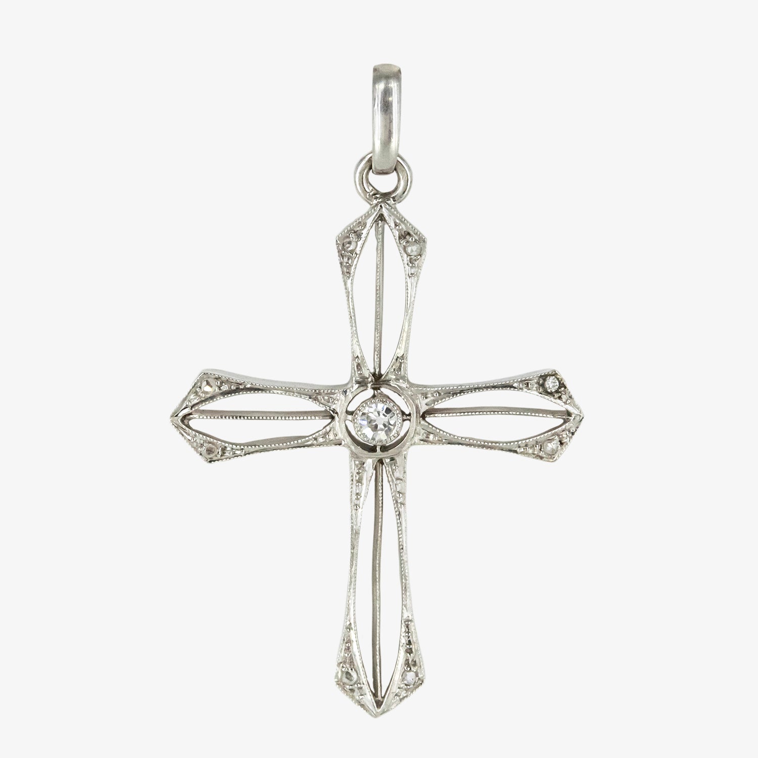 Colgante cruz calada de oro blanco 18 kt. con diamantes
