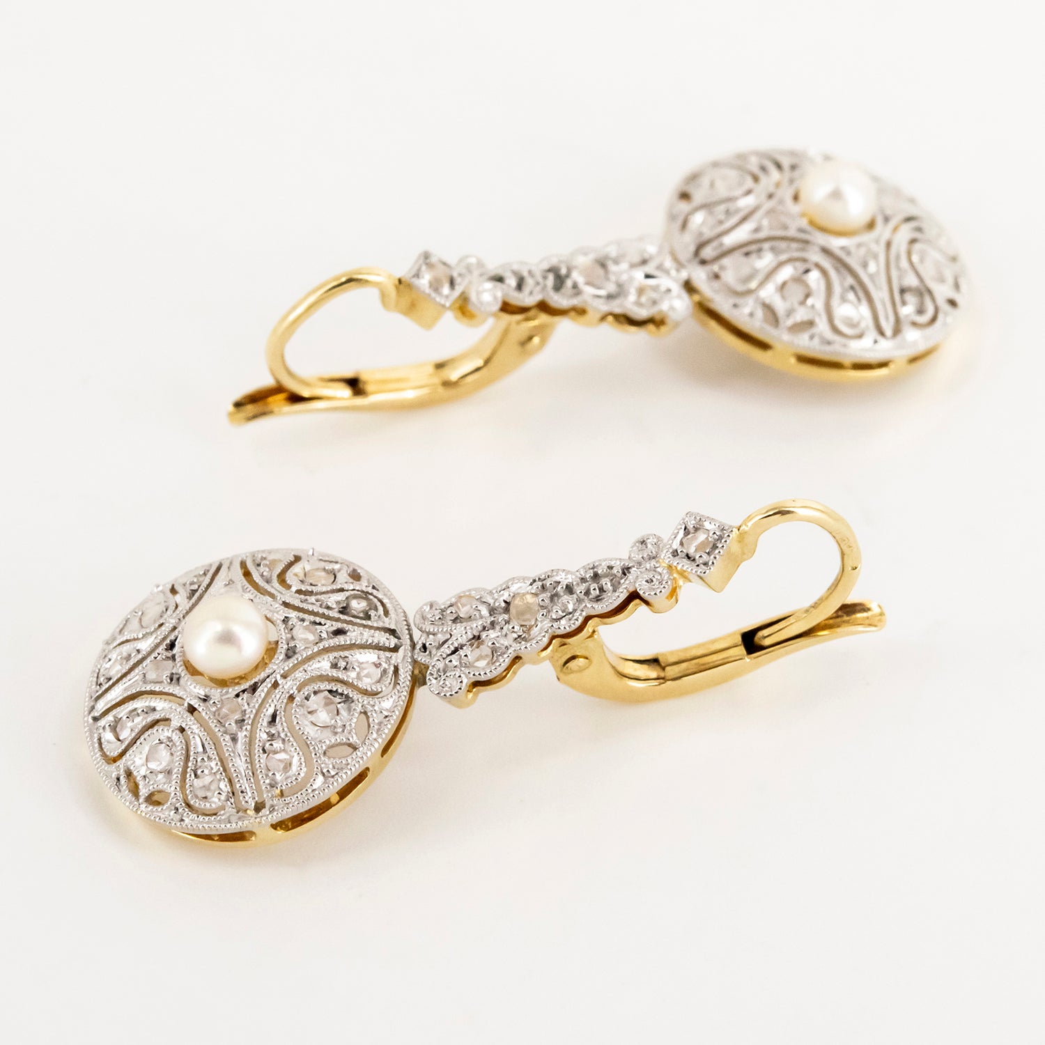 Pendientes vintage de oro bicolor de 18 kt. con diamantes y perlas akoya