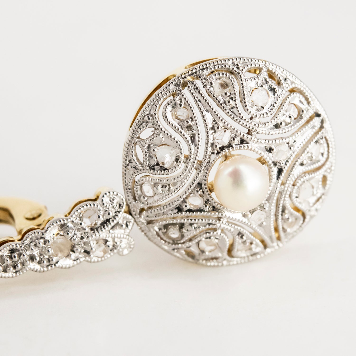 Pendientes vintage de oro bicolor de 18 kt. con diamantes y perlas akoya