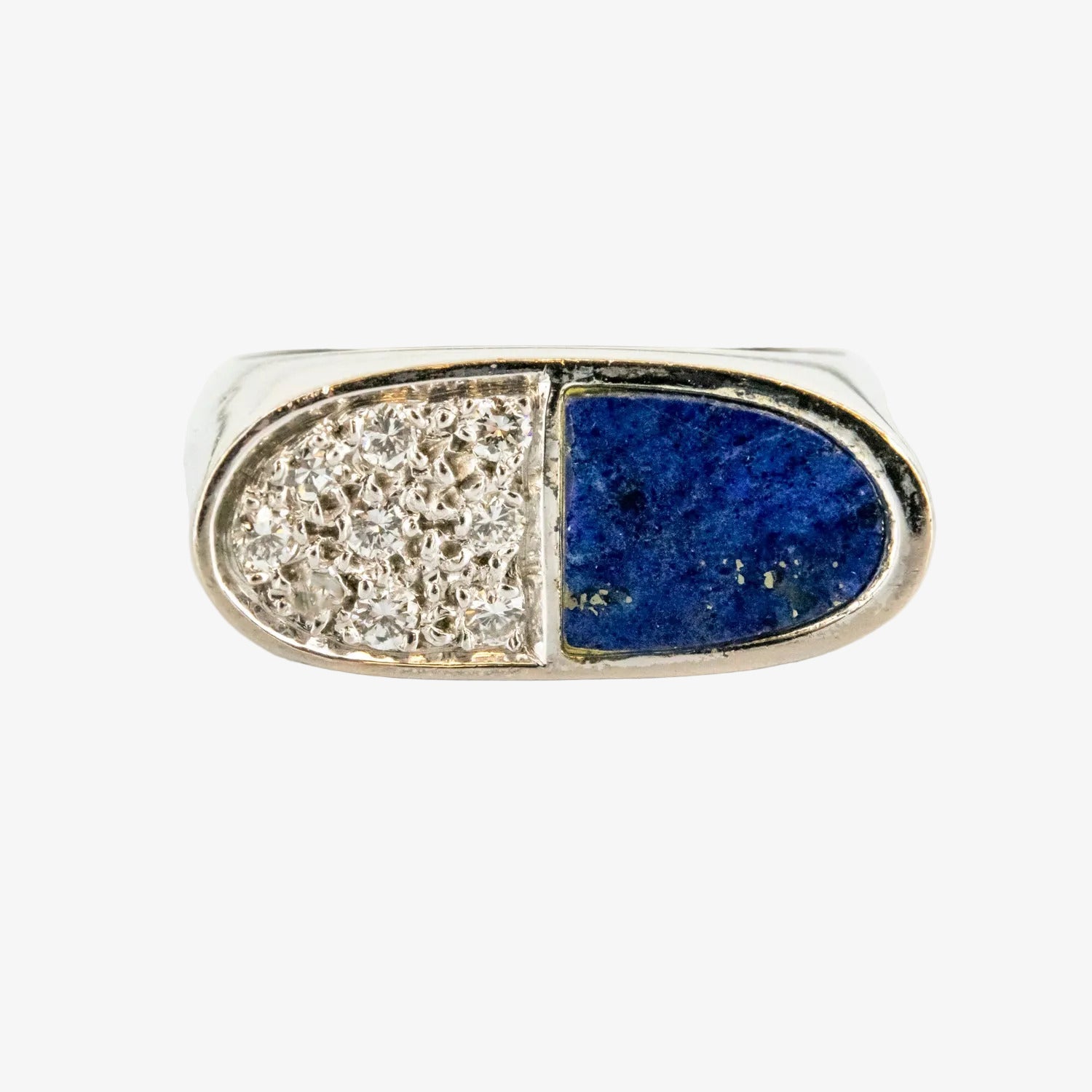Sortija de oro blanco de 18 kt. con incrustación de lapislázuli y nueve diamantes