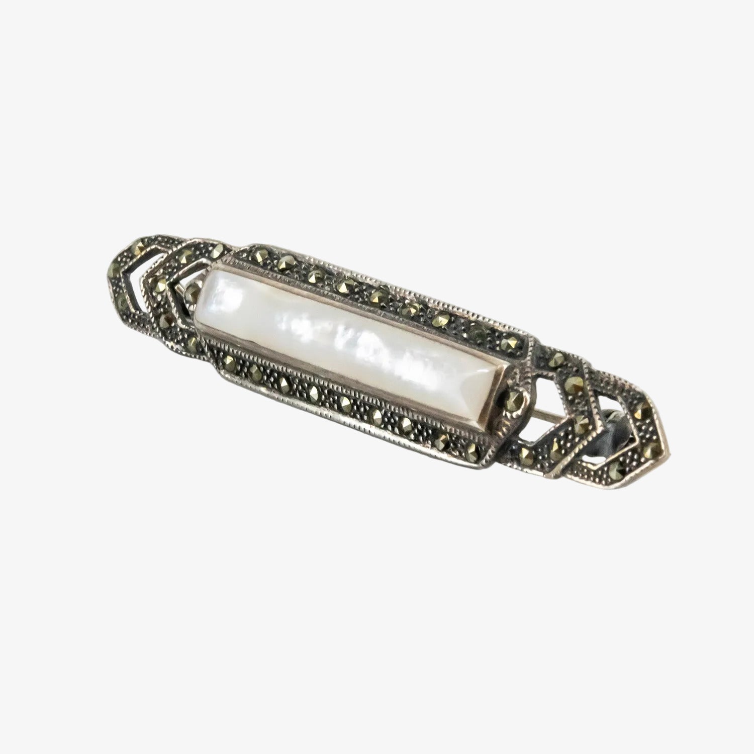 Broche vintage de plata con marcasitas y nácar