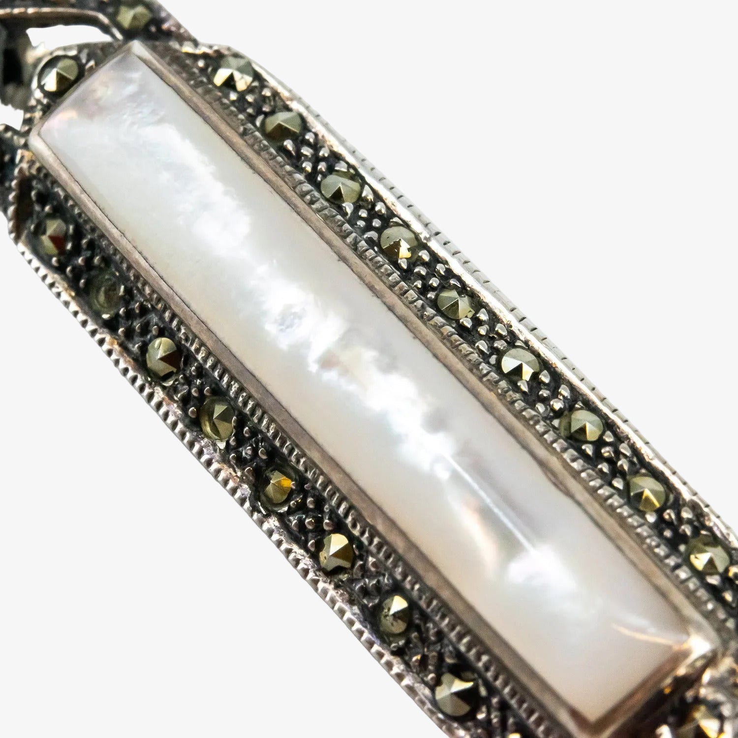 Broche vintage de plata con marcasitas y nácar