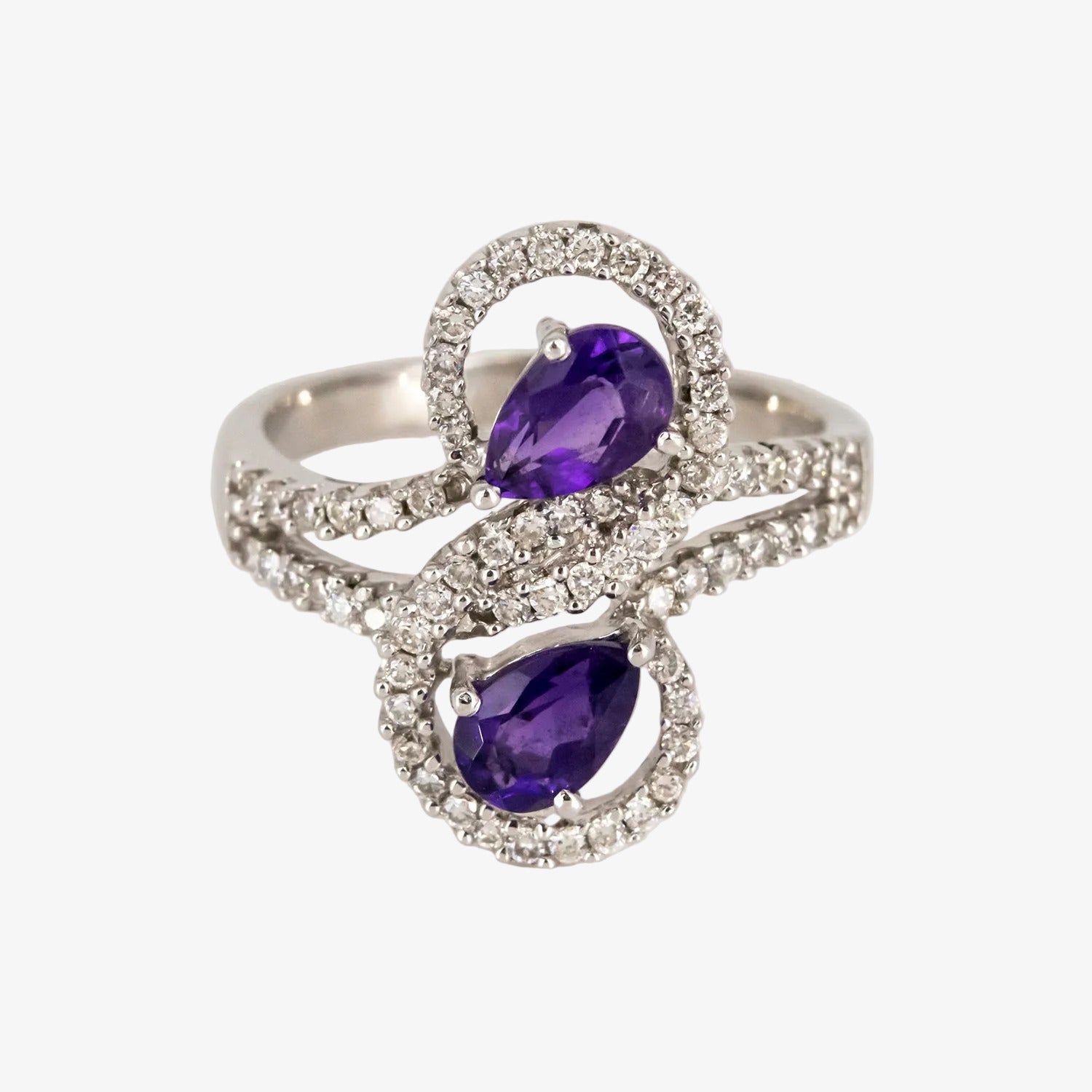 Sortija de oro blanco 18 kt. con amatistas y corona de diamantes