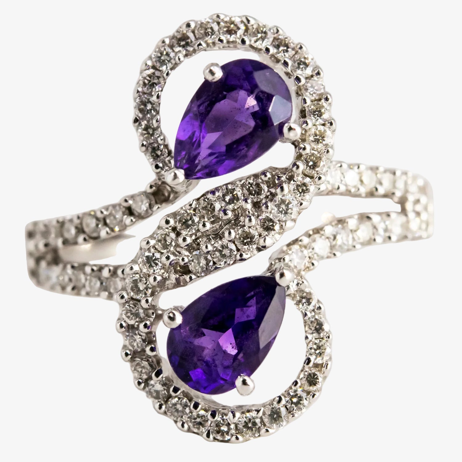 Sortija de oro blanco 18 kt. con amatistas y corona de diamantes