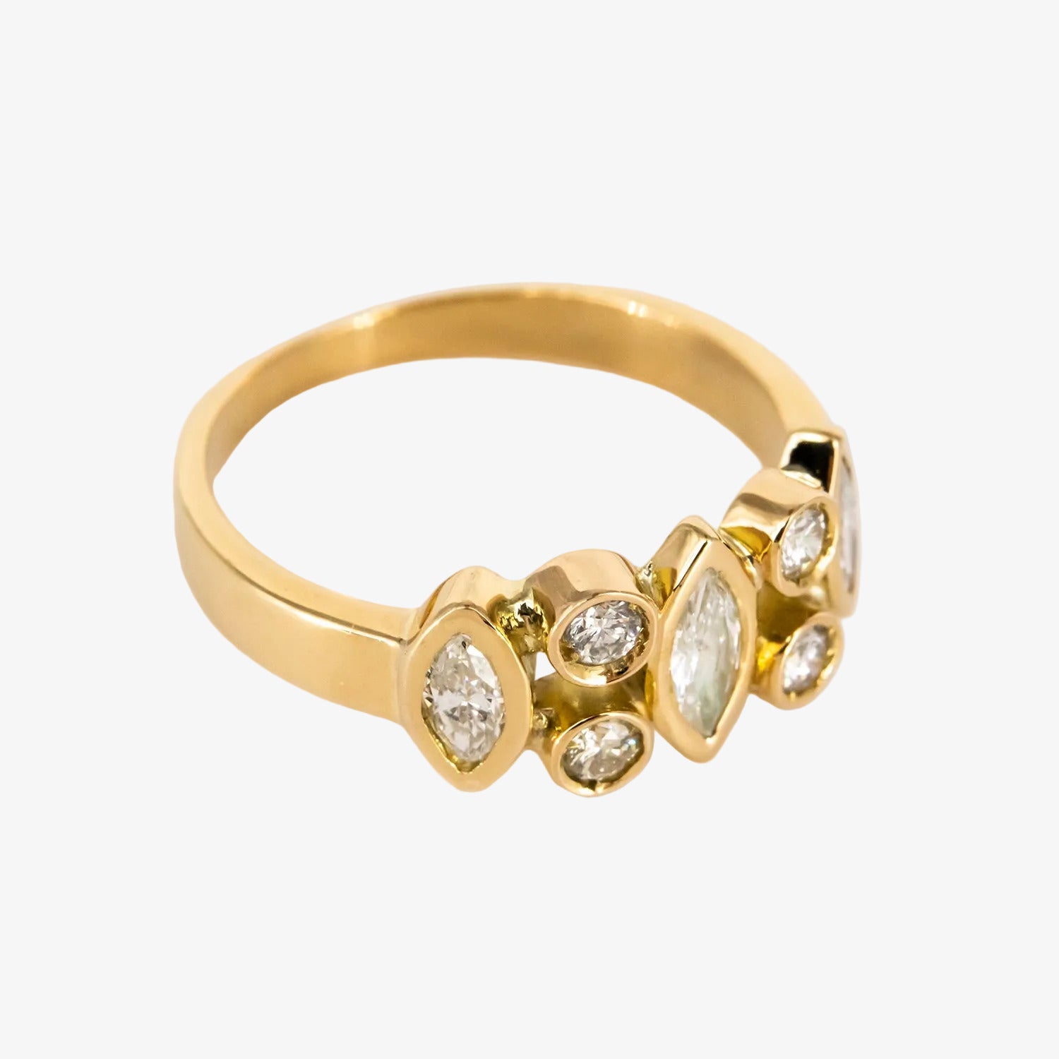Sortija de oro de 18 kt. con diamantes talla brillante y marquise