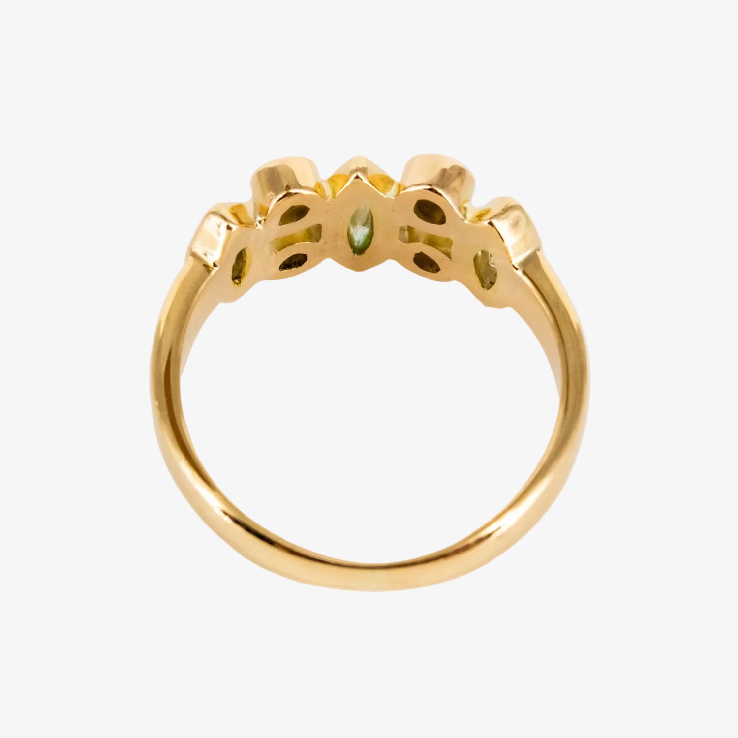 Sortija de oro de 18 kt. con diamantes talla brillante y marquise