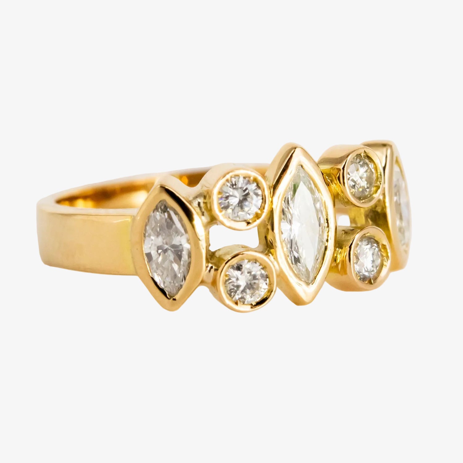 Sortija de oro de 18 kt. con diamantes talla brillante y marquise