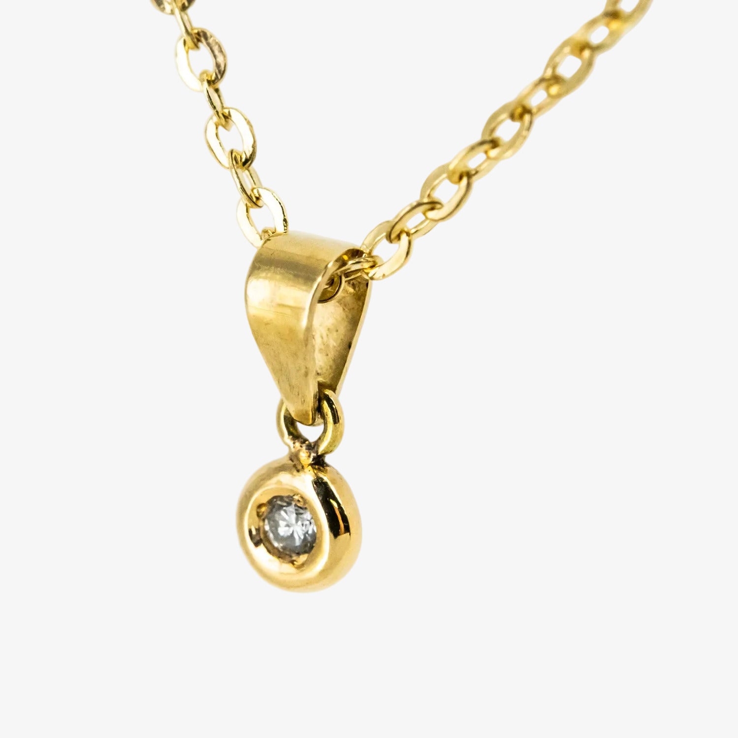 Gargantilla de oro 18 kt. con un diamante montado en chatón
