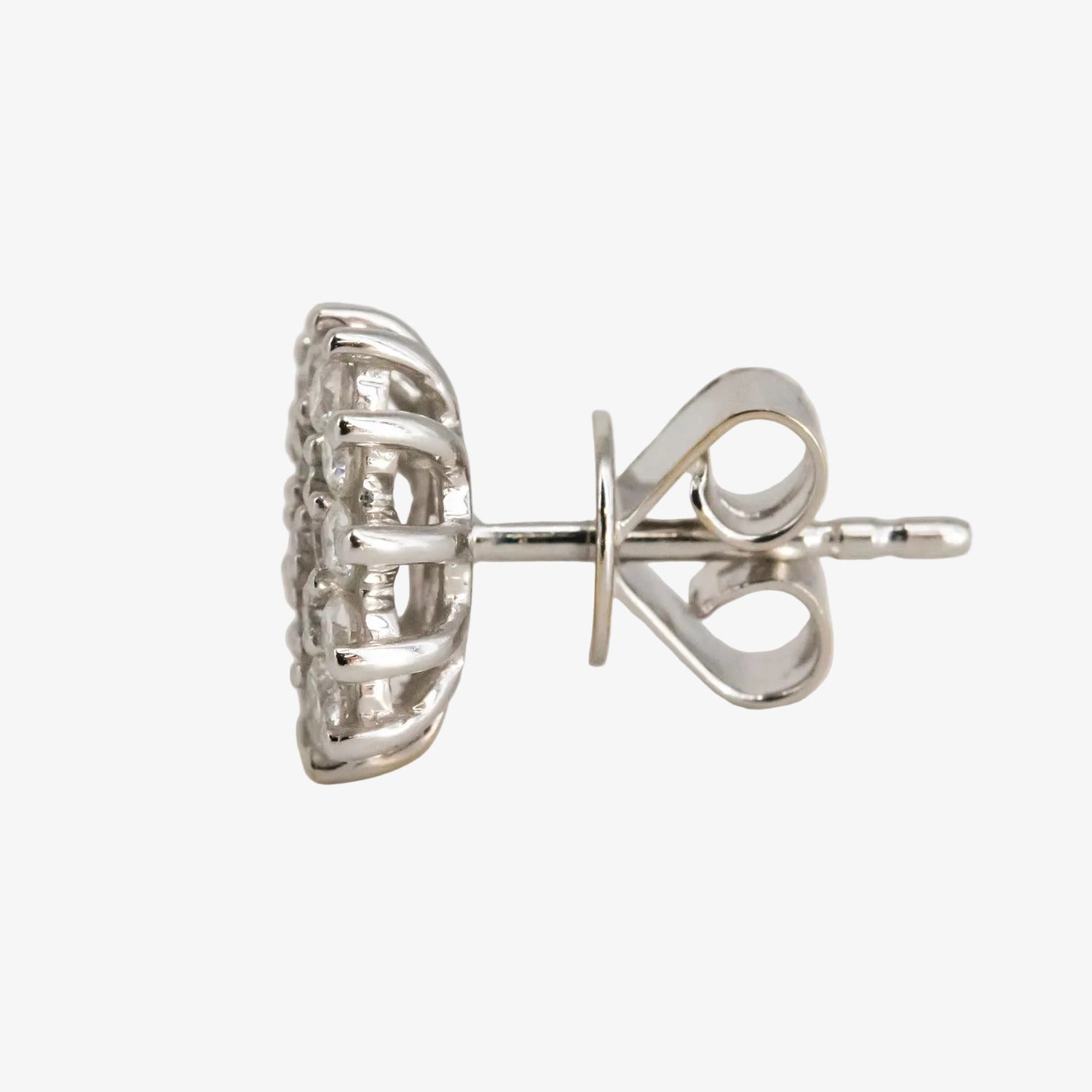Pendientes de oro blanco de 18 kt. con rosetón de diamantes talla brillante
