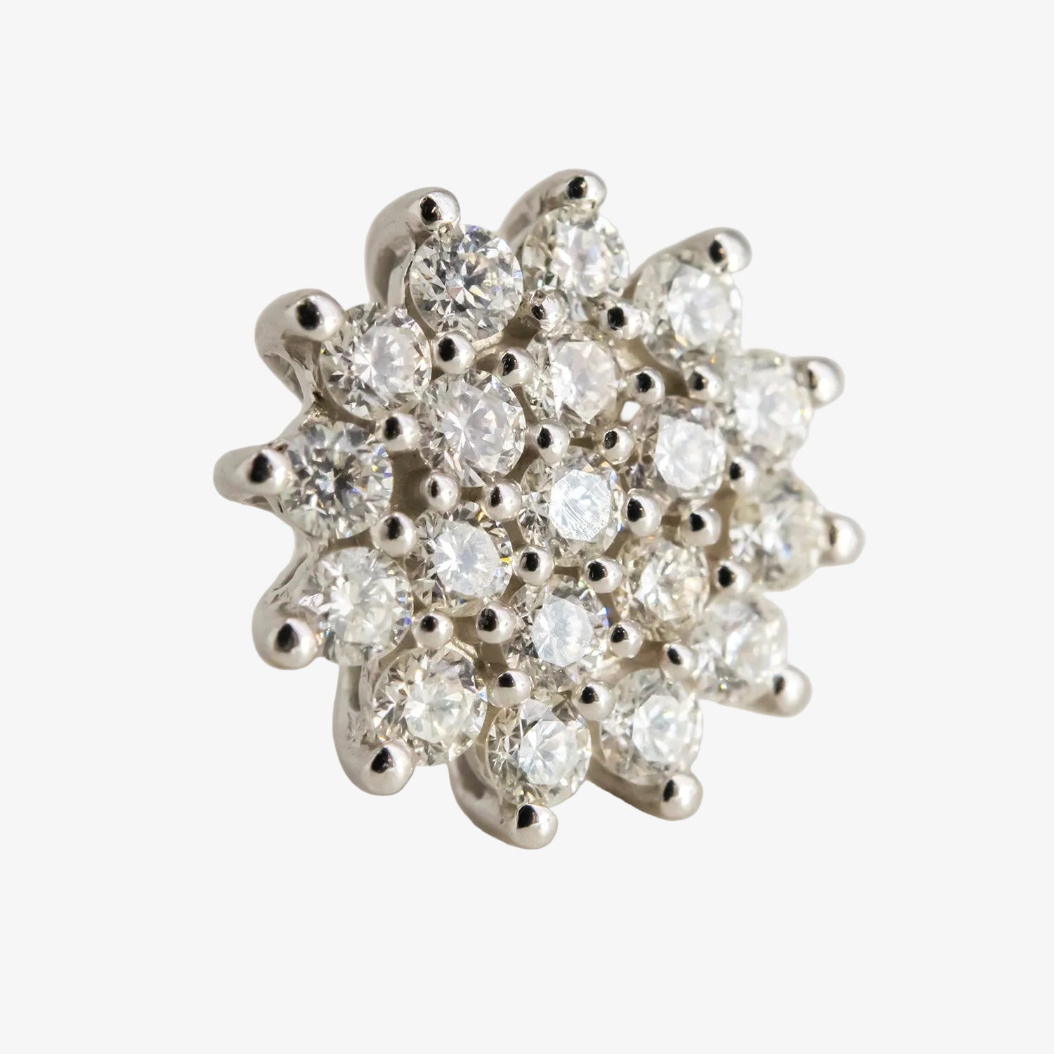 Pendientes de oro blanco de 18 kt. con rosetón de diamantes talla brillante