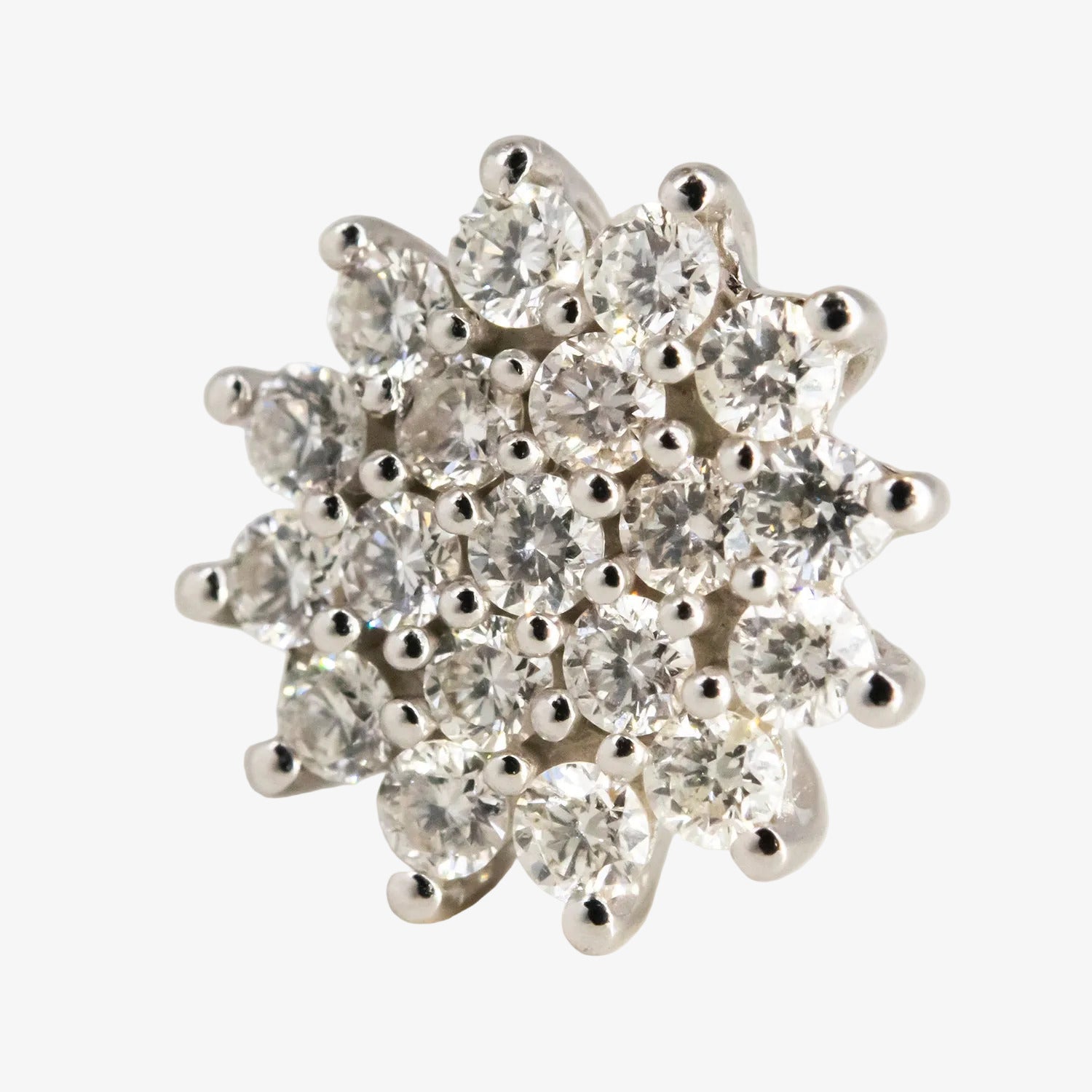 Pendientes de oro blanco de 18 kt. con rosetón de diamantes talla brillante