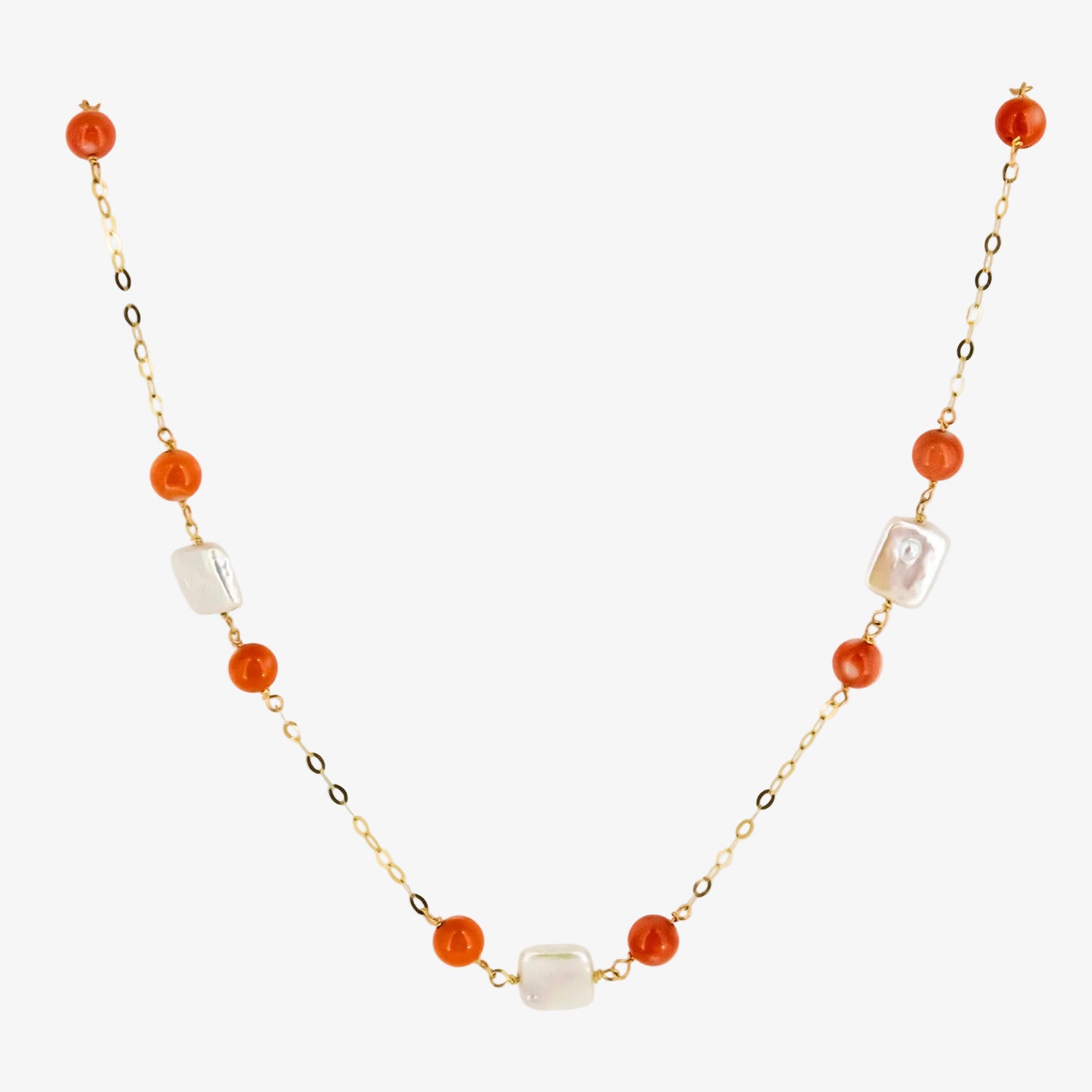 Gargantilla de oro de 18 kt. con corales naturales y perlas barrocas cuadradas