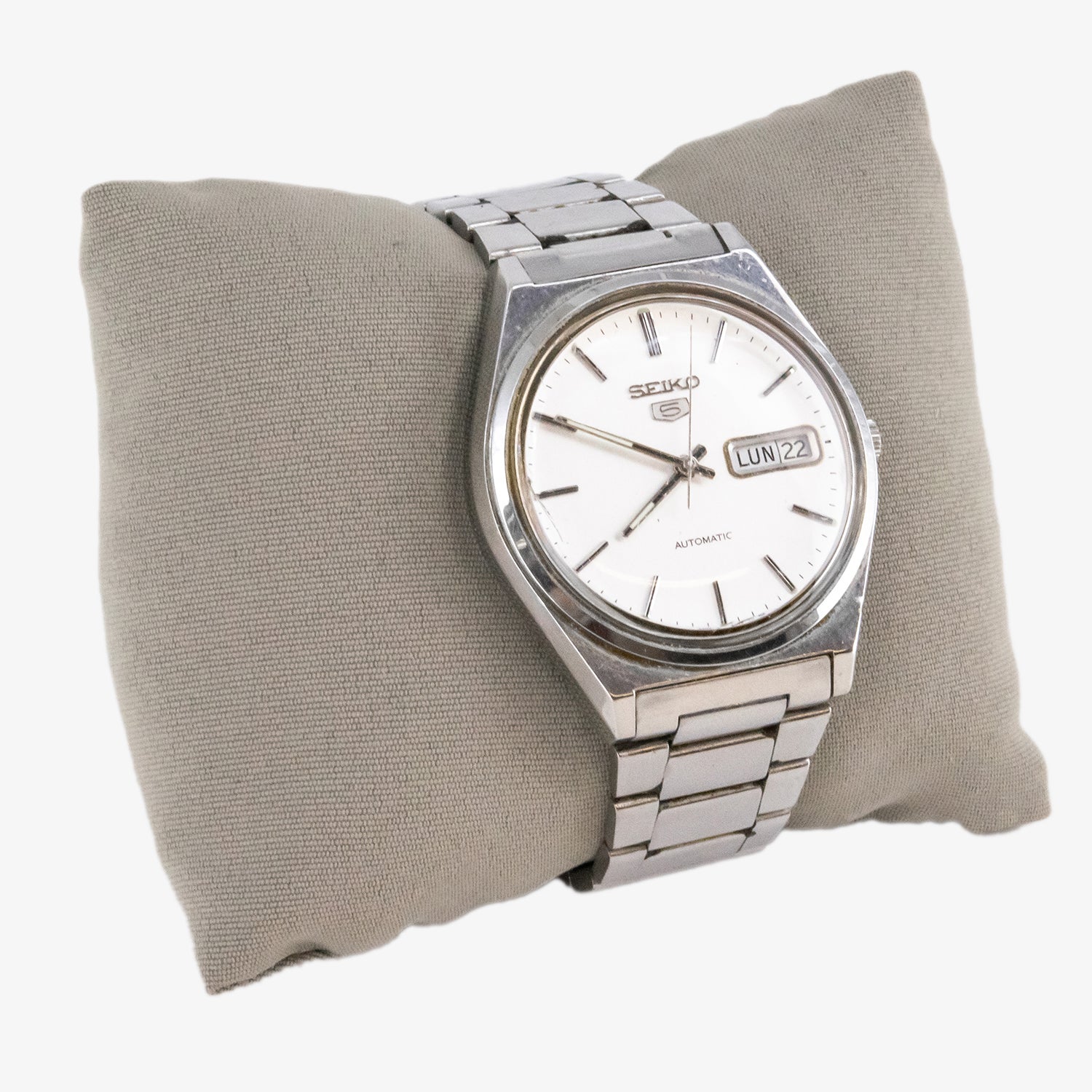 Reloj vintage Seiko 5 Automatic con movimiento automático y caja y brazalete de acero inoxidable