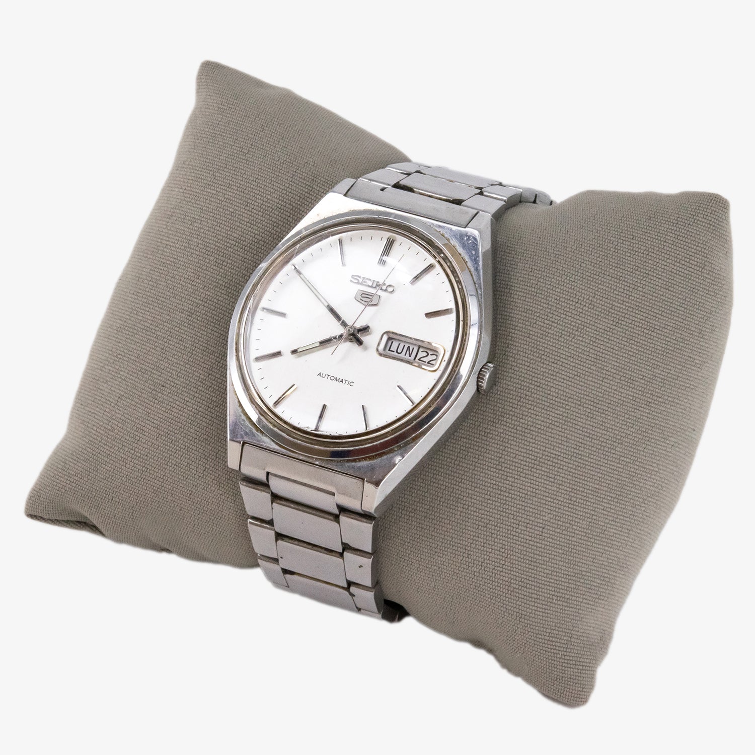 Reloj vintage Seiko 5 Automatic con movimiento automático y caja y brazalete de acero inoxidable