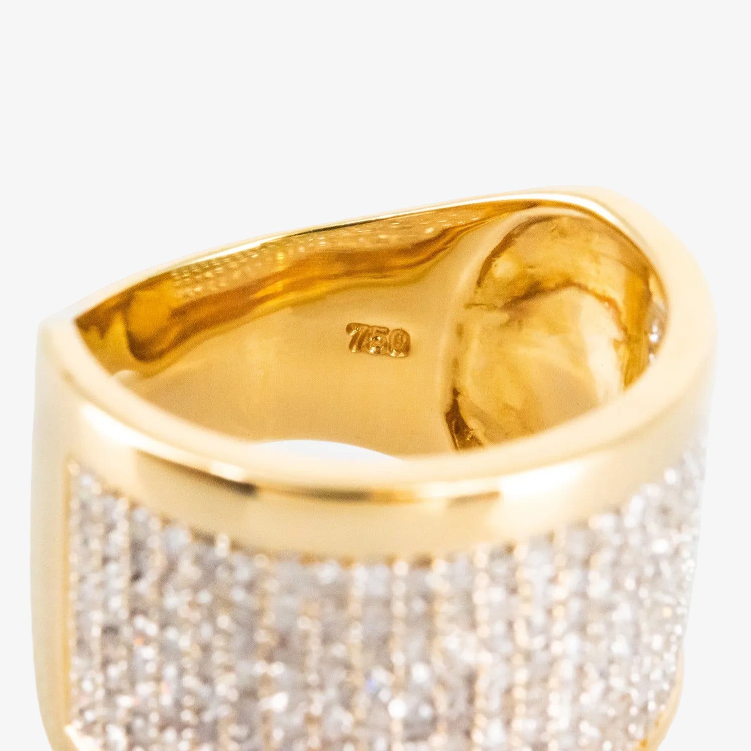 Sortija de oro amarillo de 18 kt. y 200 diamantes talla brillante