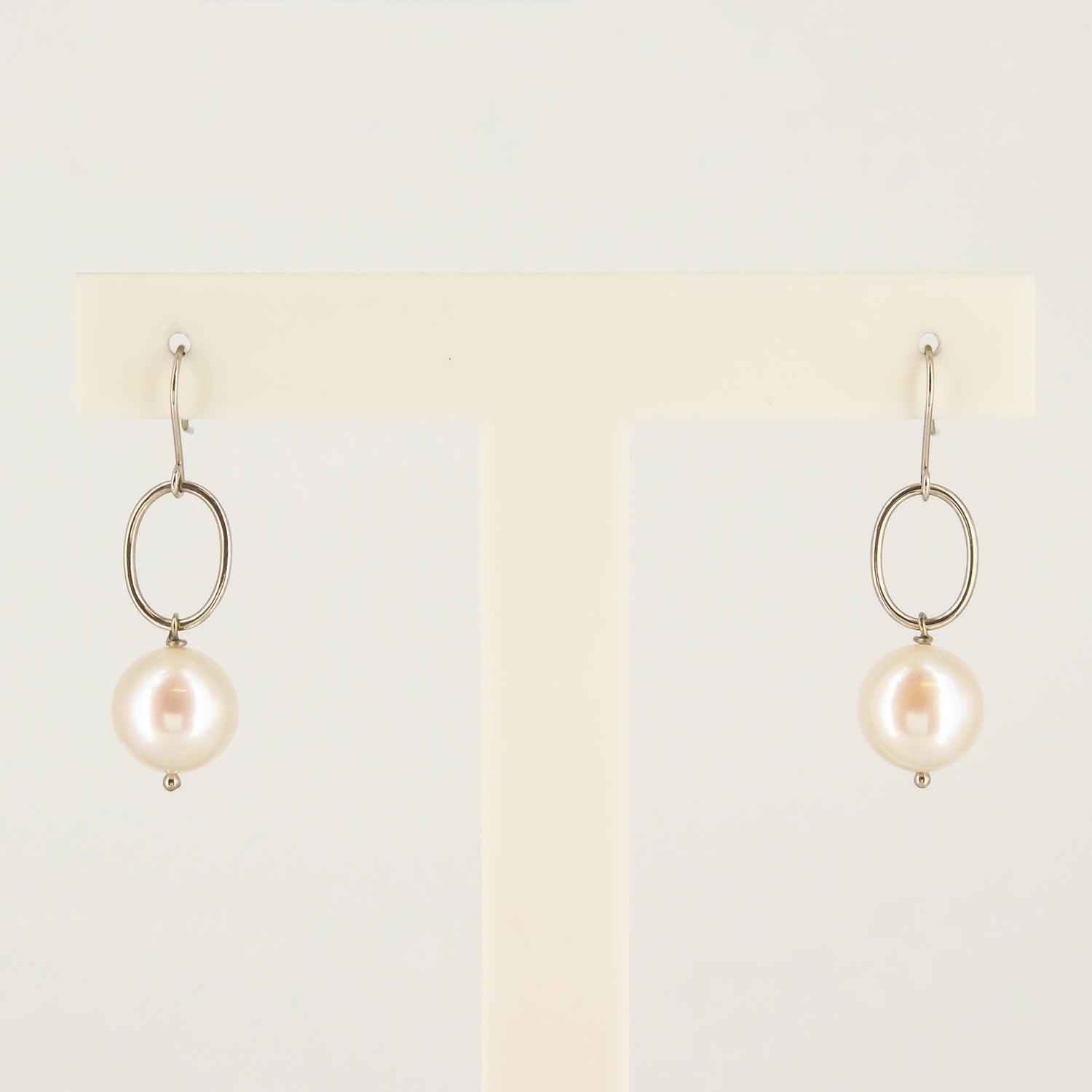 Pendientes de oro blanco 18 kt. y perlas cultivadas