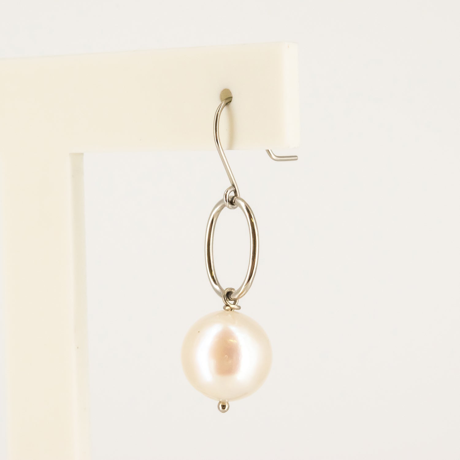 Pendientes de oro blanco 18 kt. y perlas cultivadas