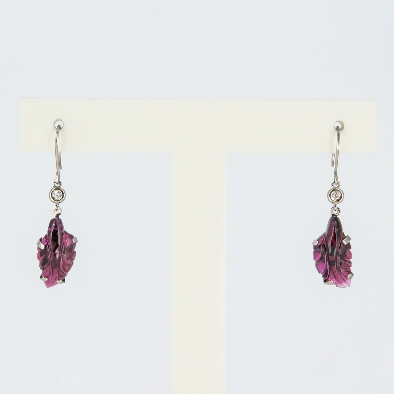 Pendientes de oro blanco 18 kt. con diamantes y turmalinas talladas a mano