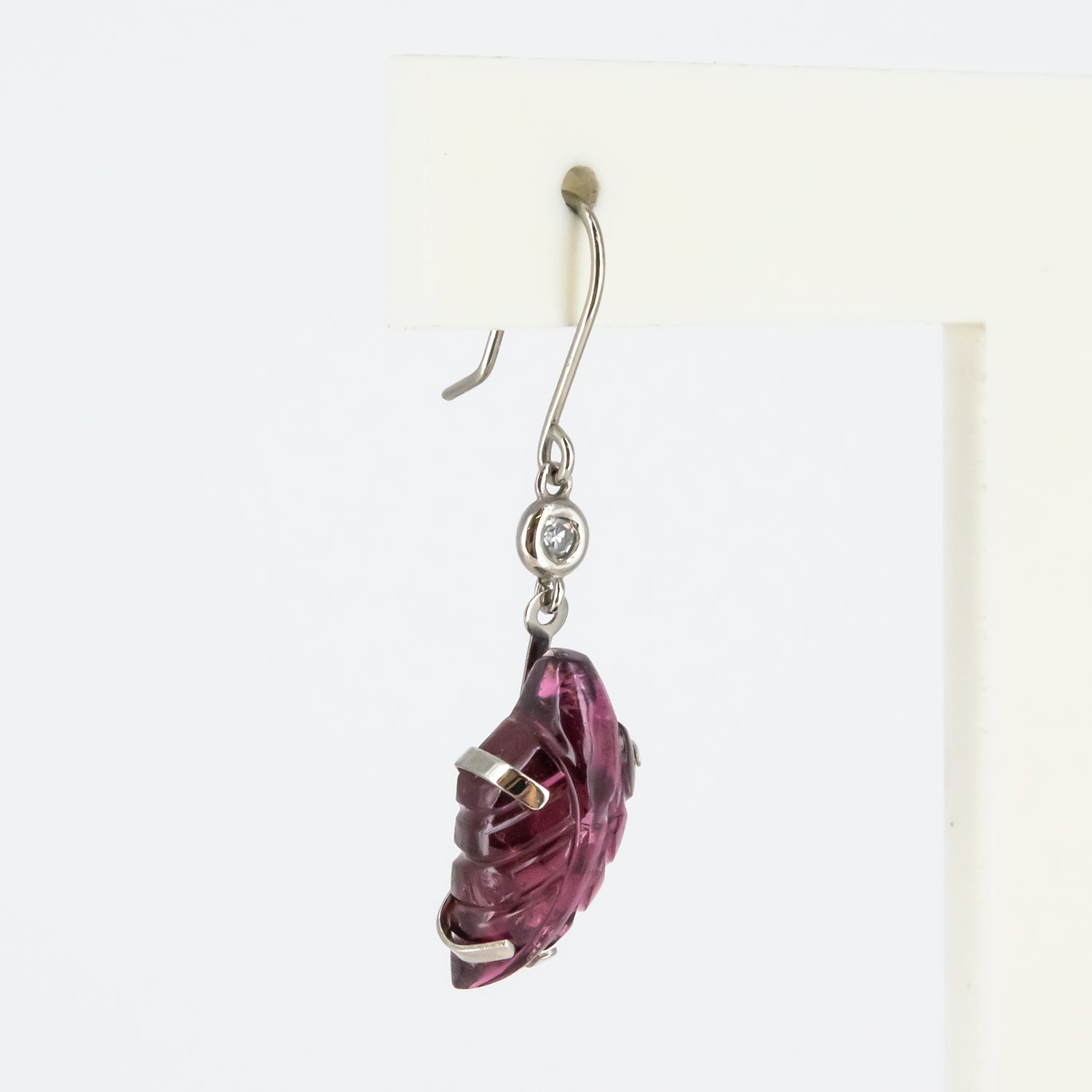 Pendientes de oro blanco 18 kt. con diamantes y turmalinas talladas a mano
