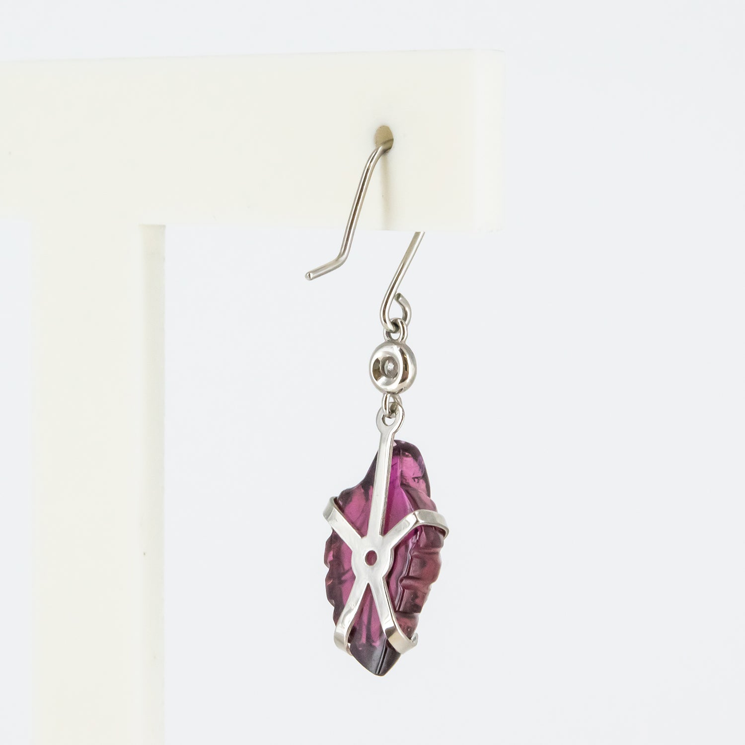 Pendientes de oro blanco 18 kt. con diamantes y turmalinas talladas a mano