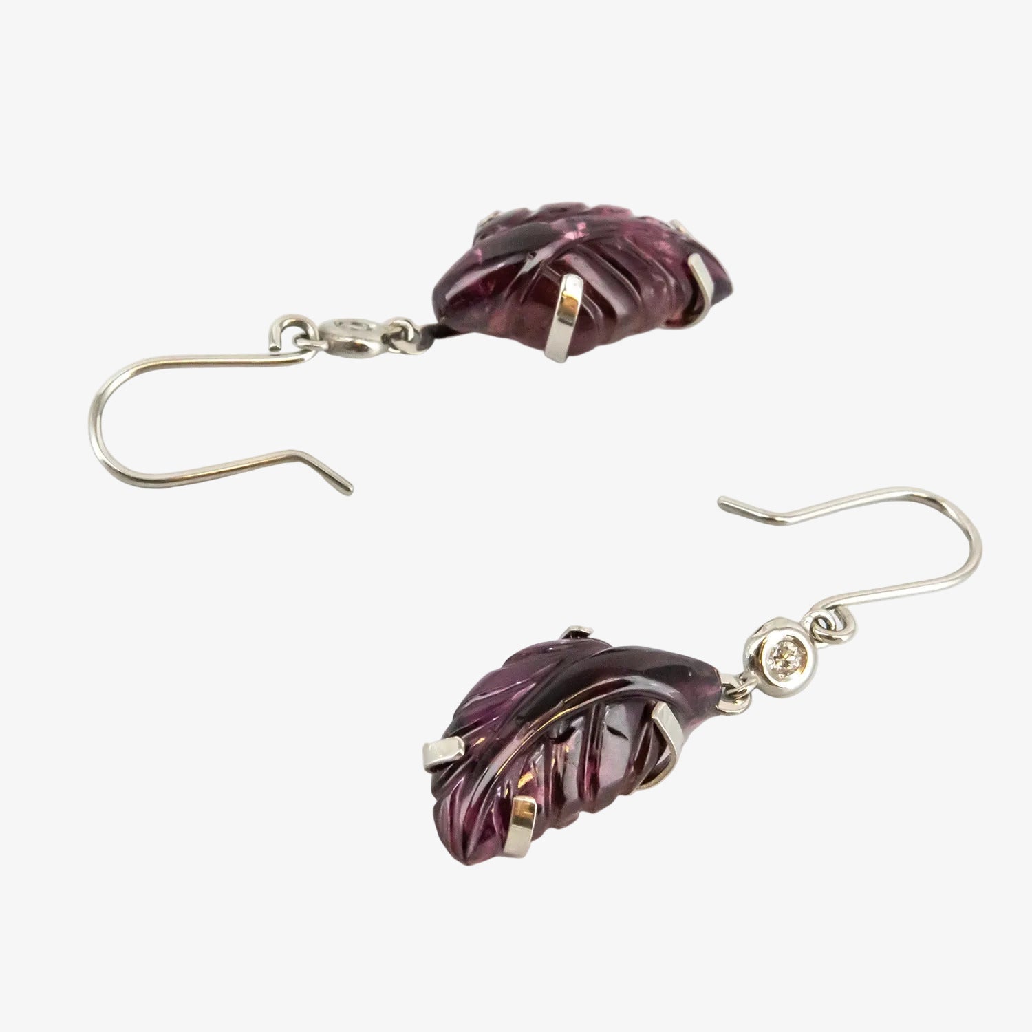 Pendientes de oro blanco 18 kt. con diamantes y turmalinas talladas a mano
