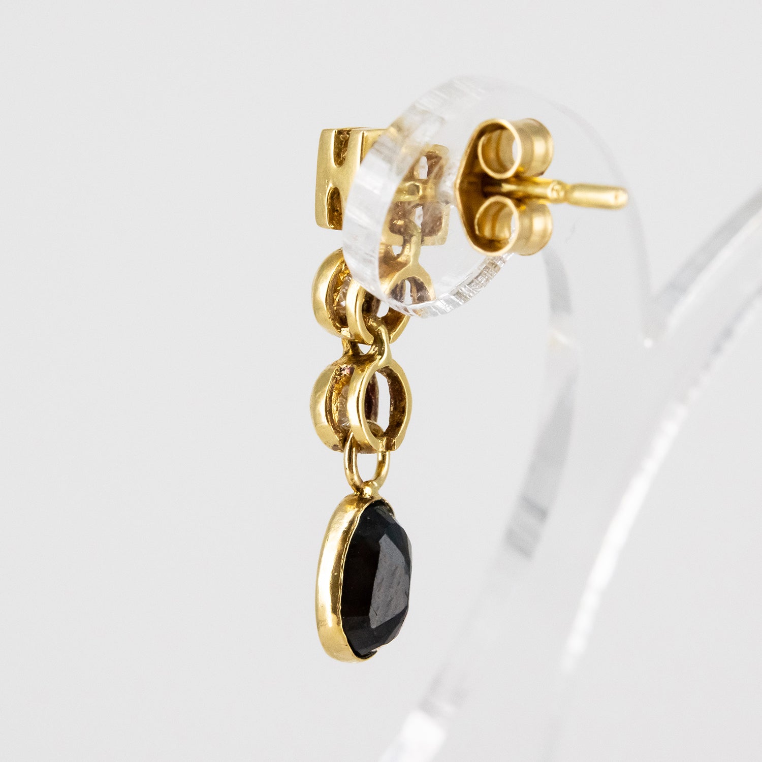 Pendientes de oro 18 kt. con diamantes talla brillante y zafiros tallados