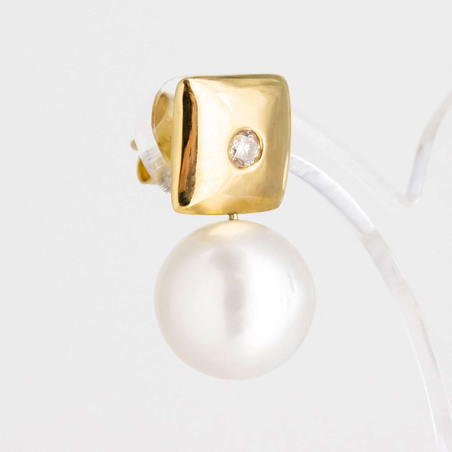 Pendientes de oro 18 kt. con perlas australianas y diamantes
