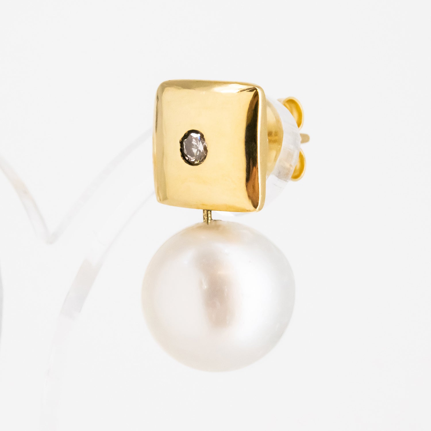 Pendientes de oro 18 kt. con perlas australianas y diamantes