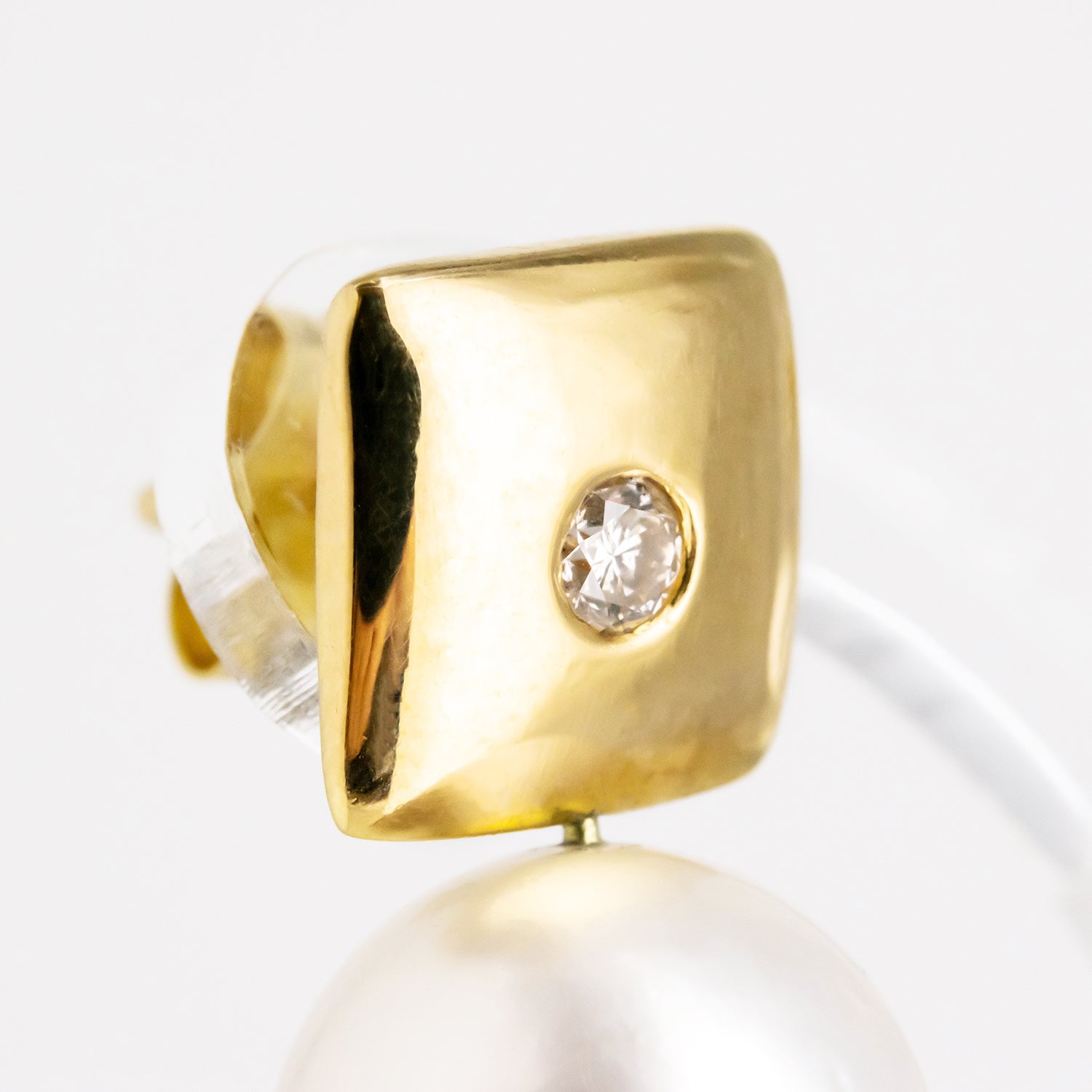 Pendientes de oro 18 kt. con perlas australianas y diamantes