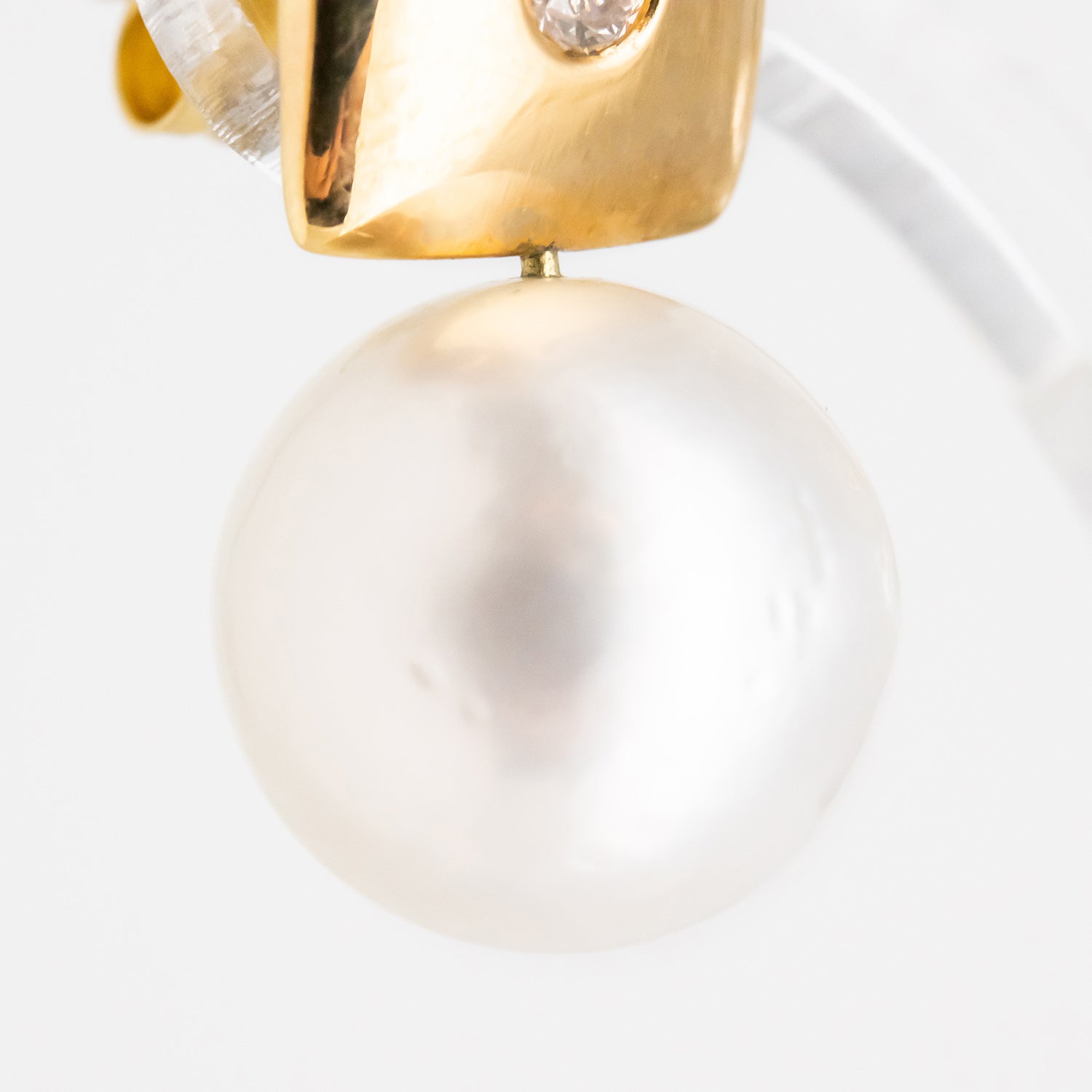 Pendientes de oro 18 kt. con perlas australianas y diamantes