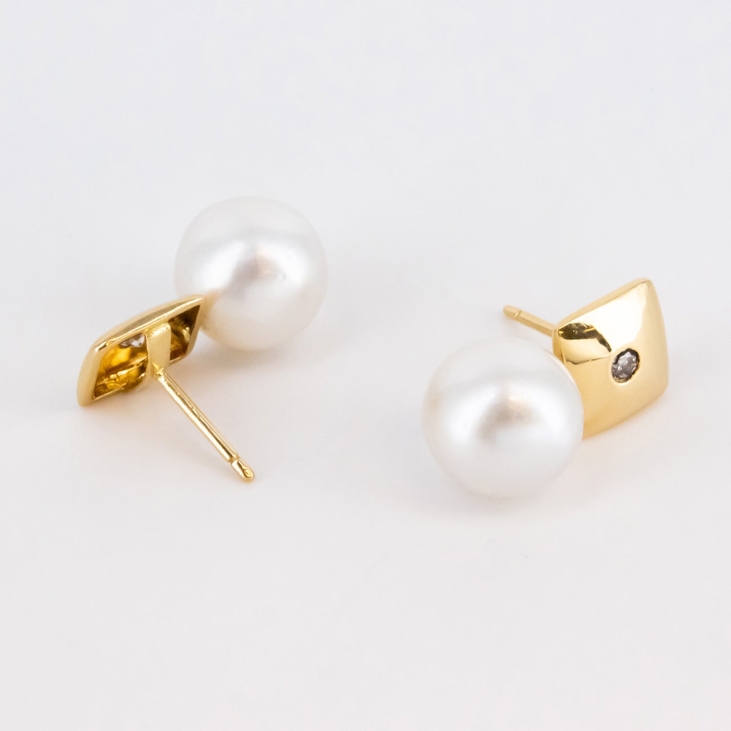 Pendientes de oro 18 kt. con perlas australianas y diamantes
