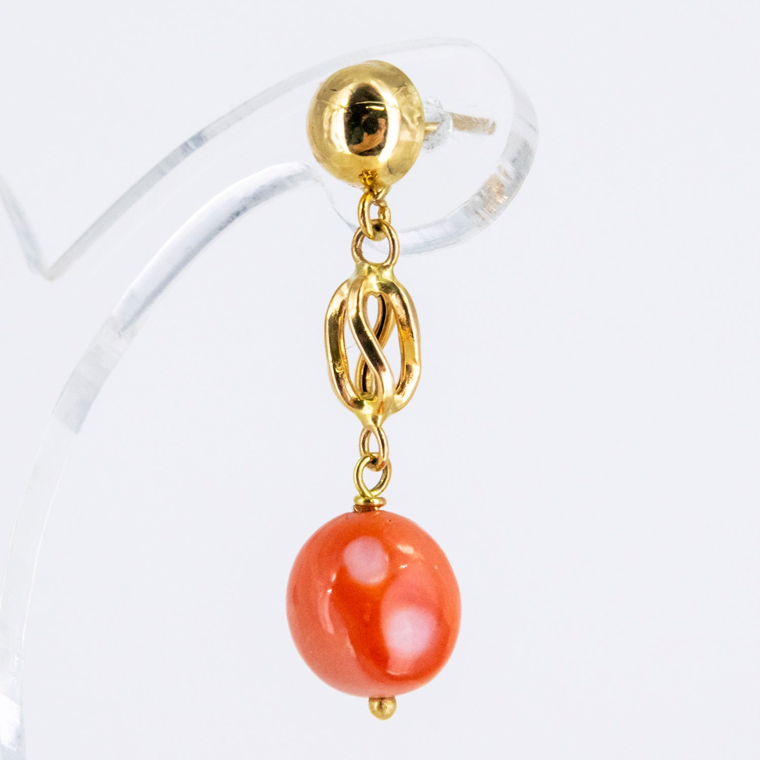 Pendientes de oro 18 kt. con coral natural del Pacífico