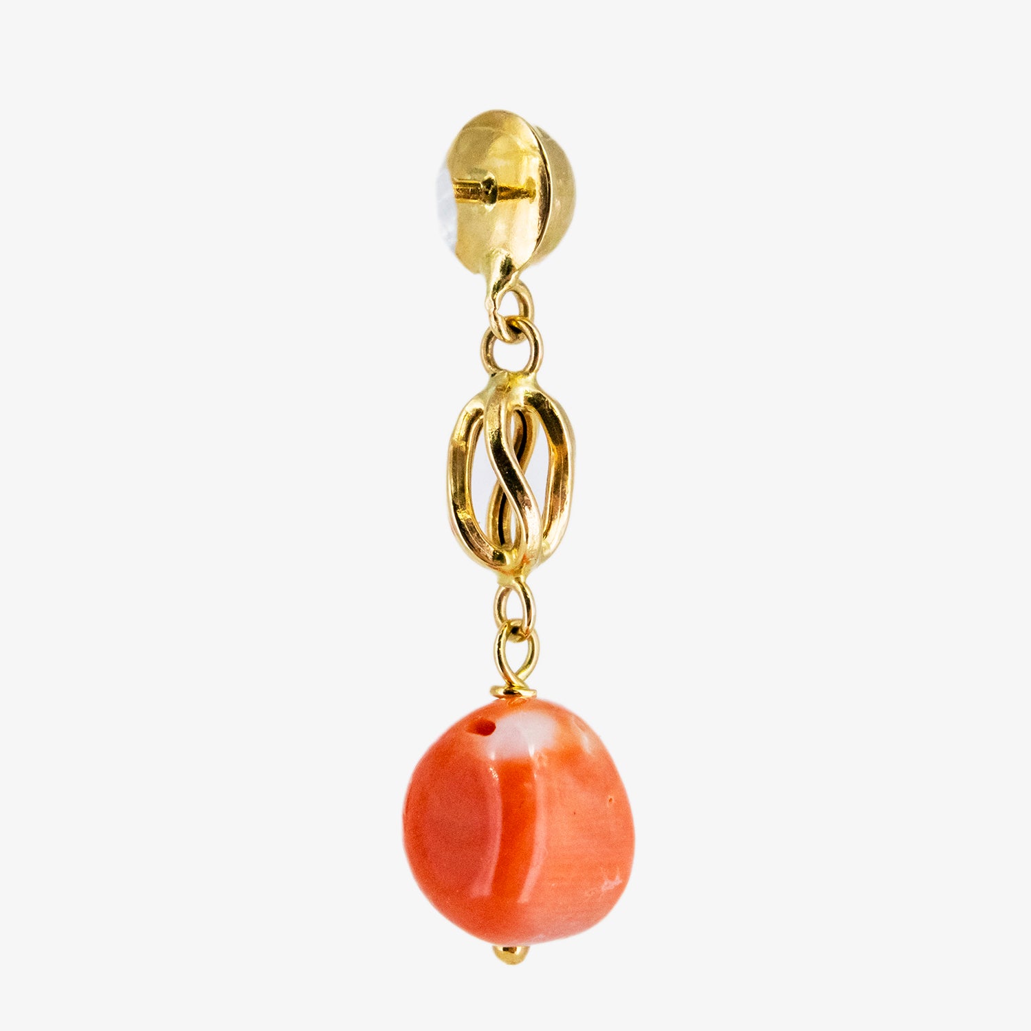 Pendientes de oro 18 kt. con coral natural del Pacífico