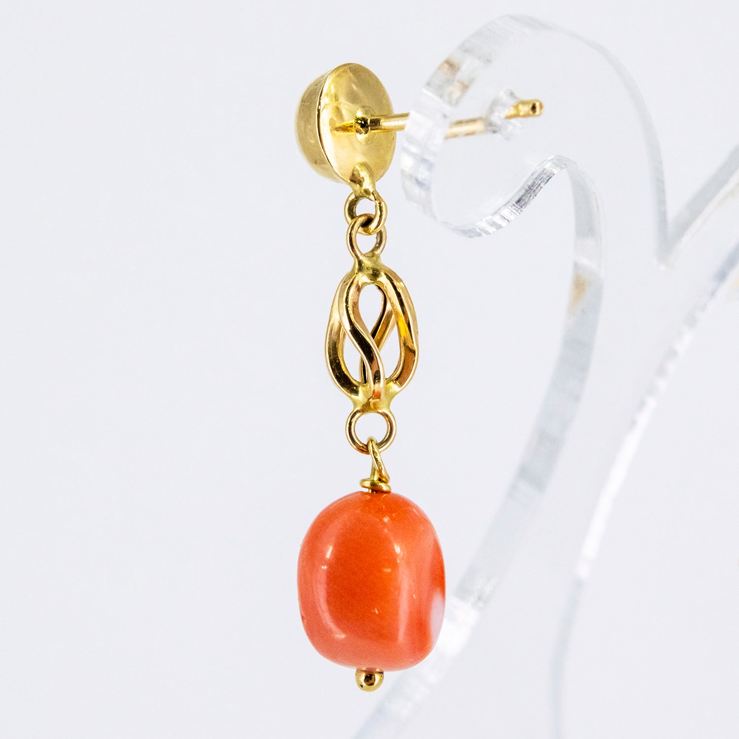Pendientes de oro 18 kt. con coral natural del Pacífico