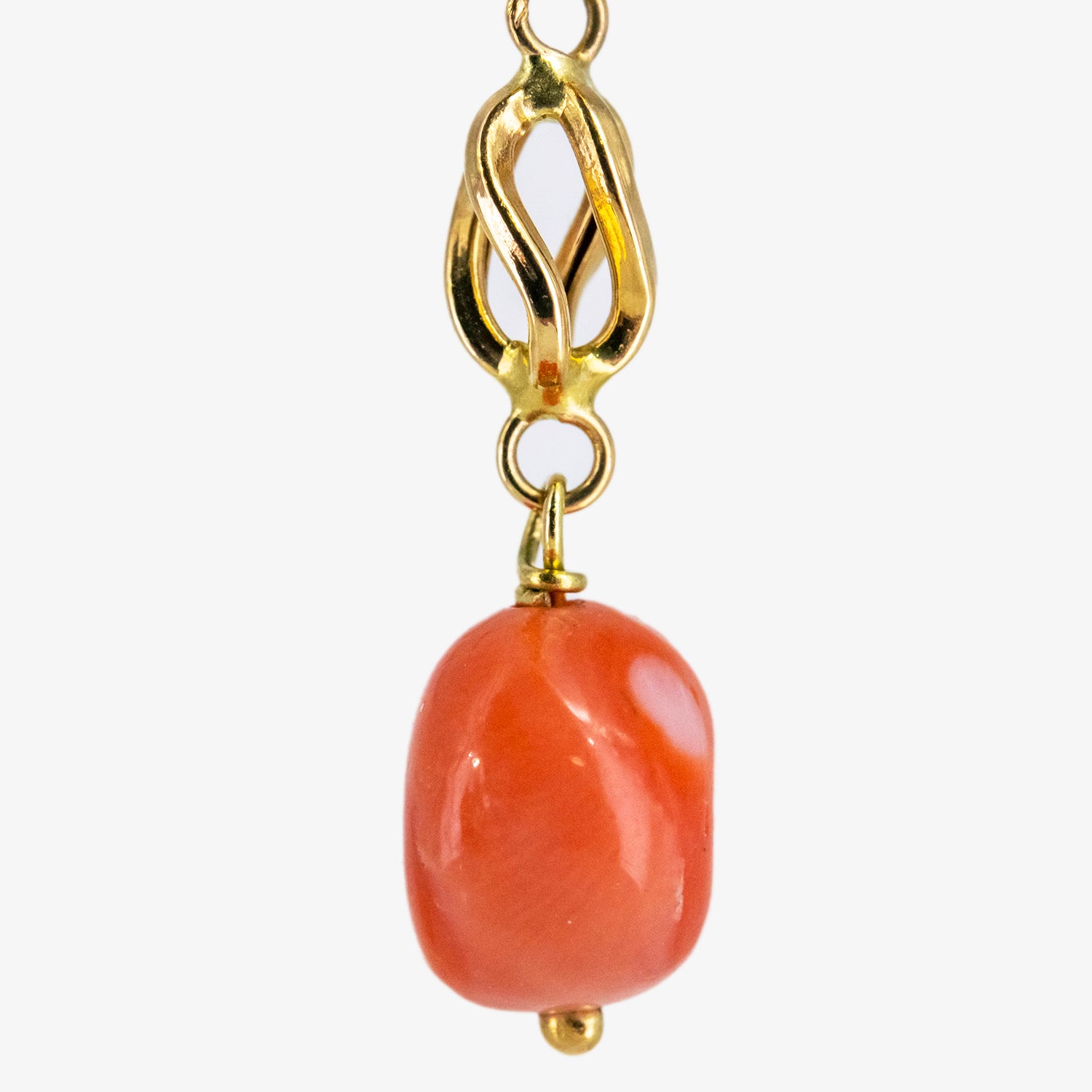 Pendientes de oro 18 kt. con coral natural del Pacífico