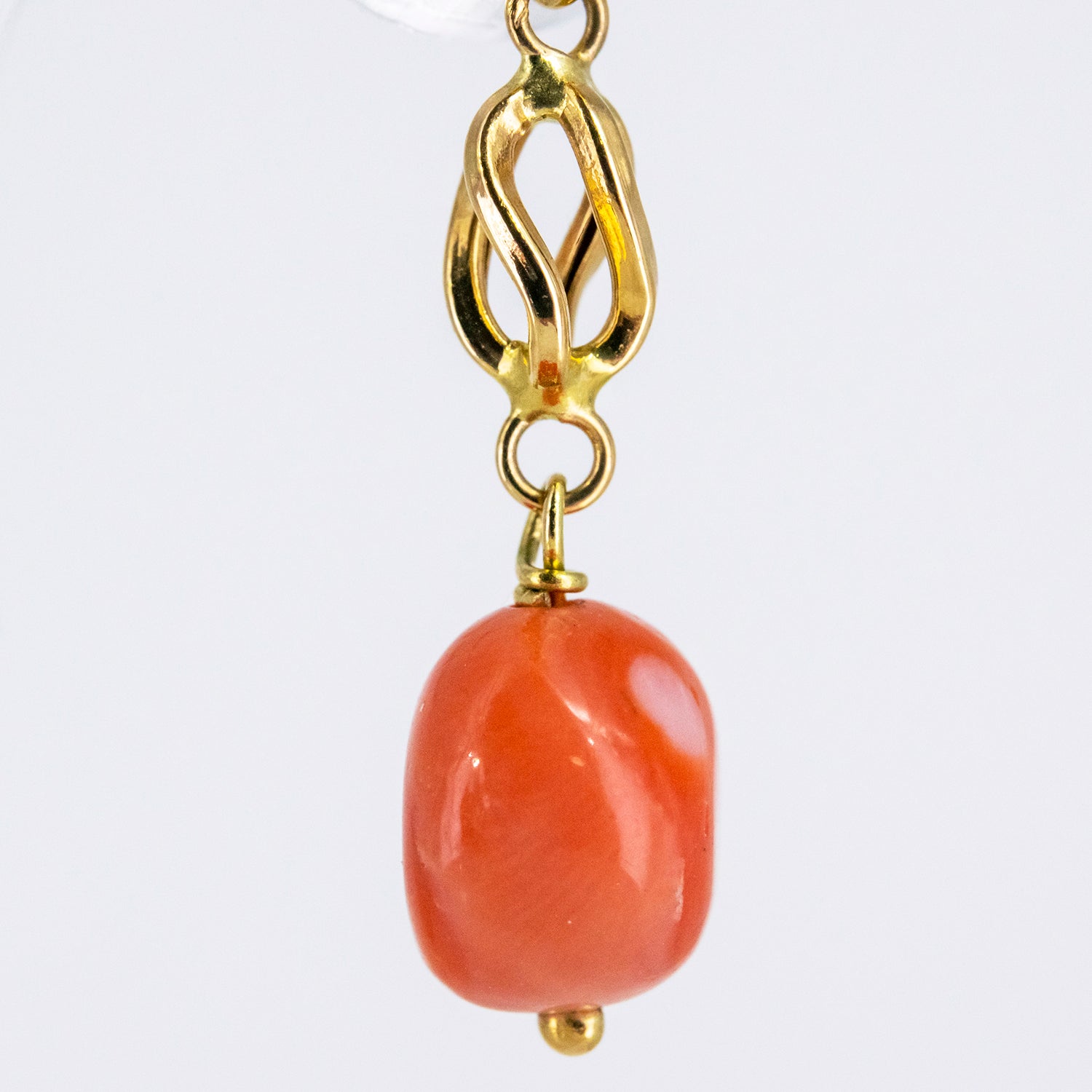 Pendientes de oro 18 kt. con coral natural del Pacífico