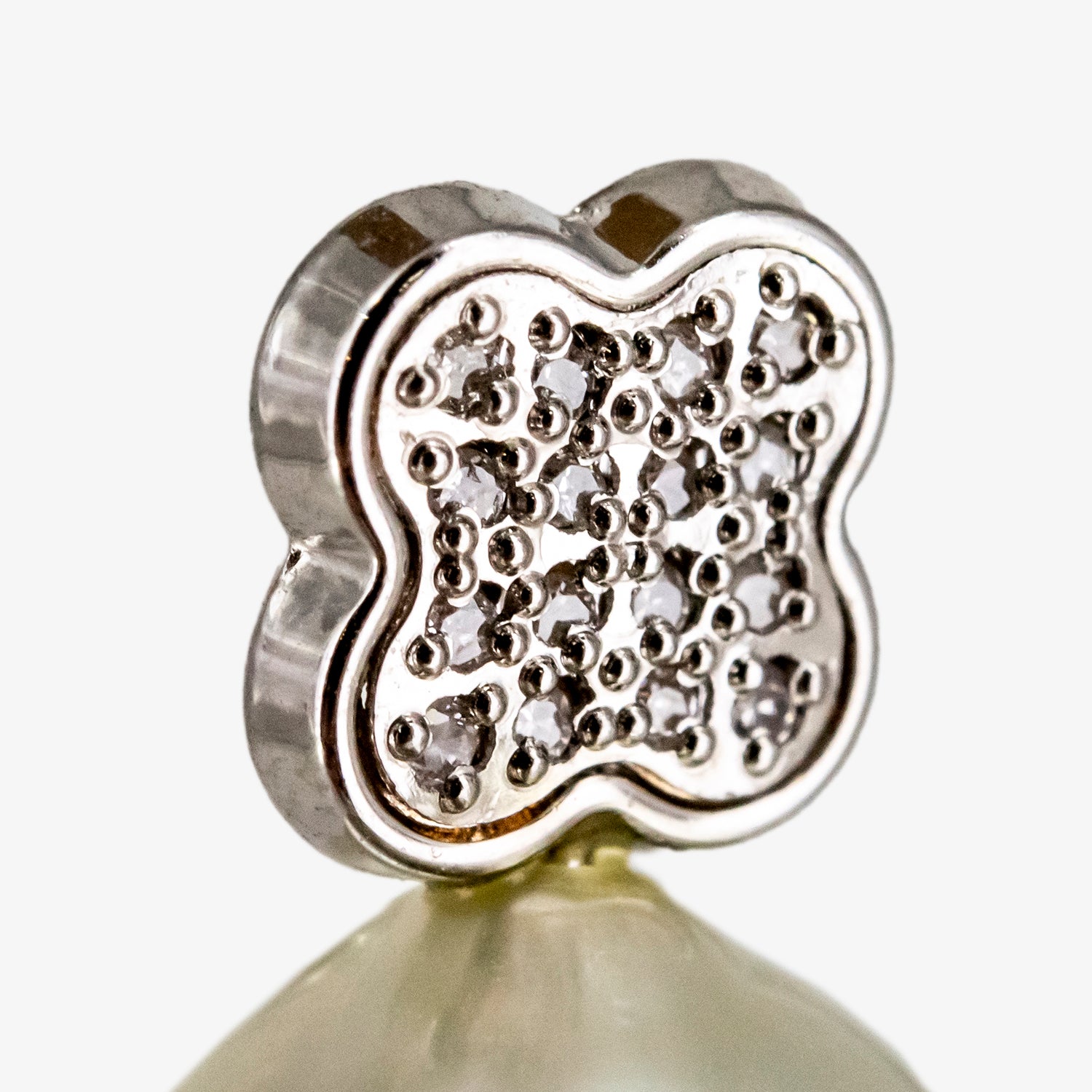 Pendientes de oro blanco de 18 kt. con perlas australianas y diamantes