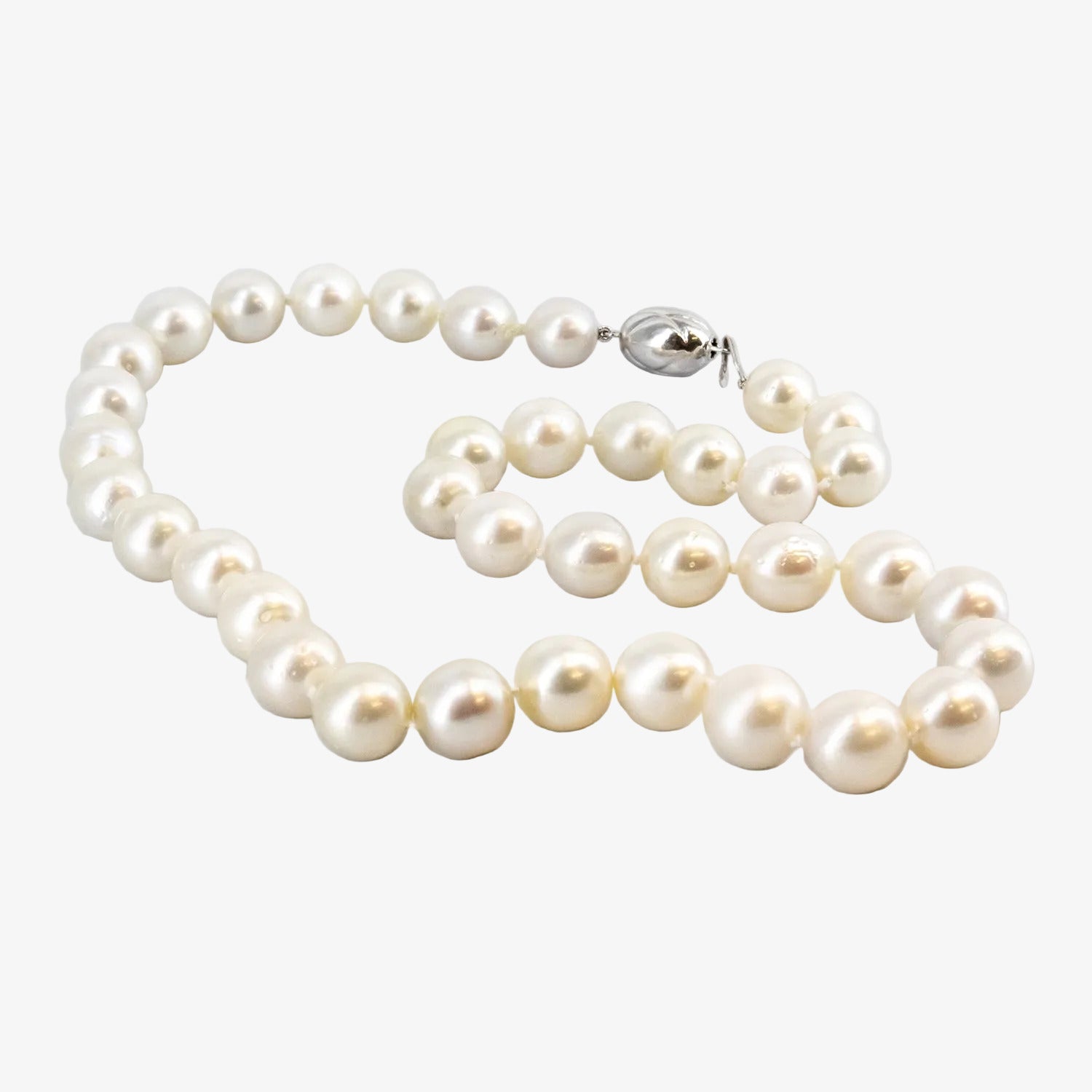 Collar de perlas australianas con broche de oro blanco de 18 kt.
