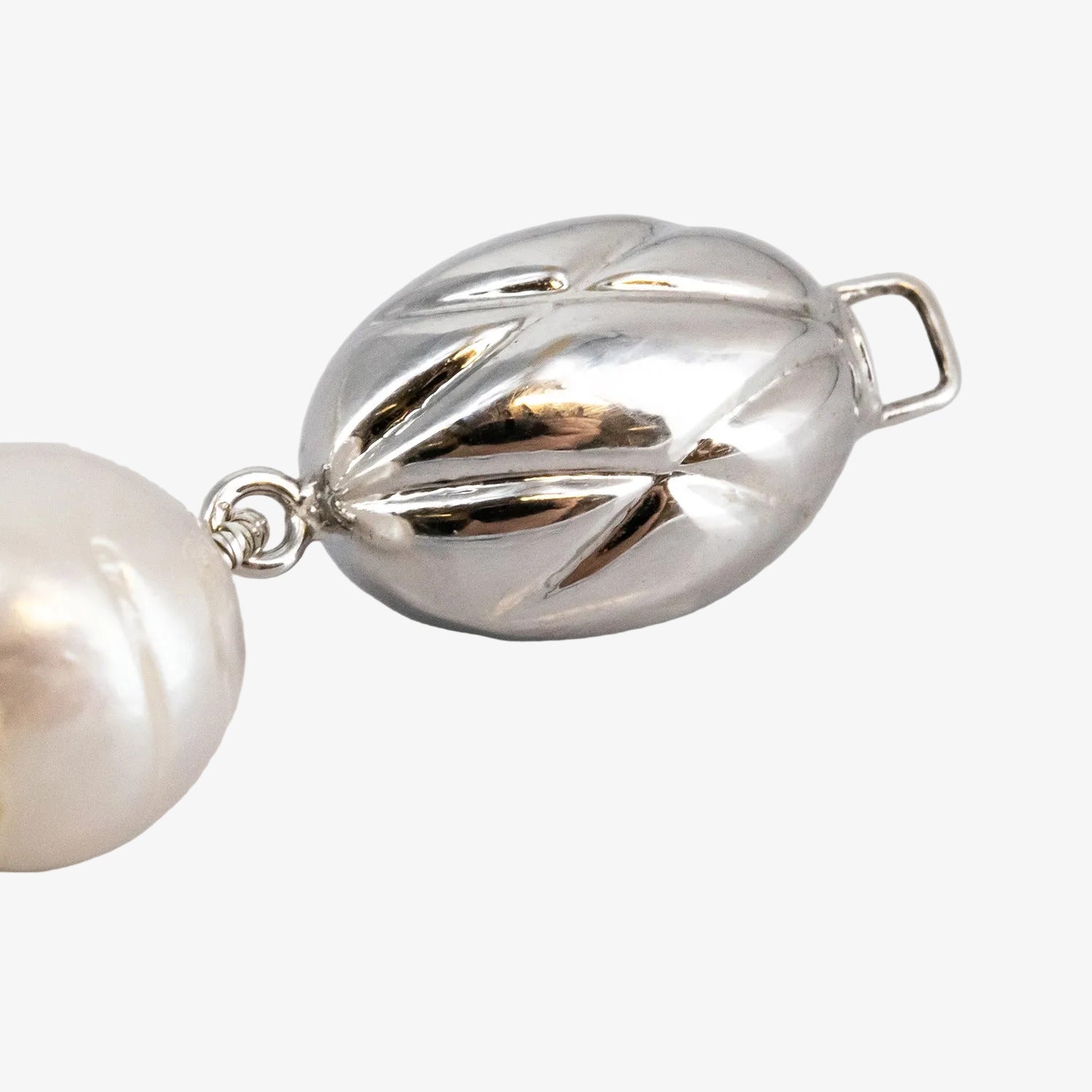Collar de perlas australianas con broche de oro blanco de 18 kt.