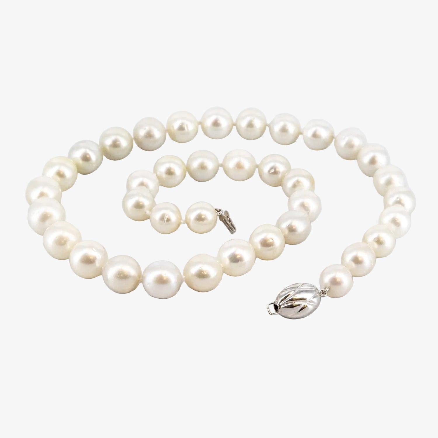 Collar de perlas australianas con broche de oro blanco de 18 kt.