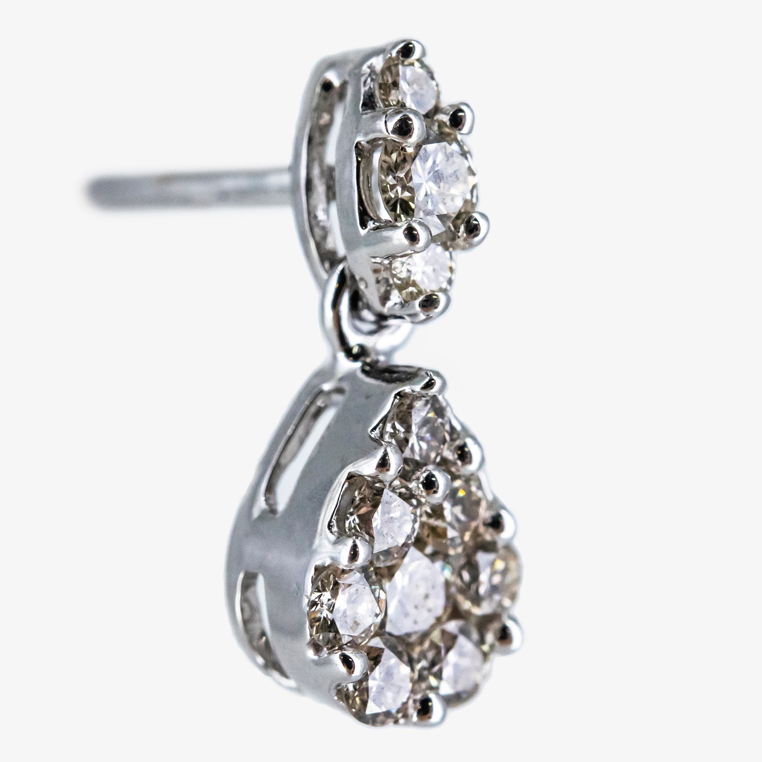 Pendientes pequeños de oro blanco 18 kt. con diamantes talla brillante
